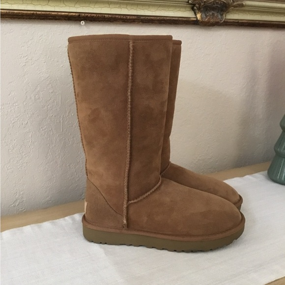 Women UGG Classic Tall II Boot 1016224 Color Chestnut Suede Upper size 7 - Picture 4 of 10